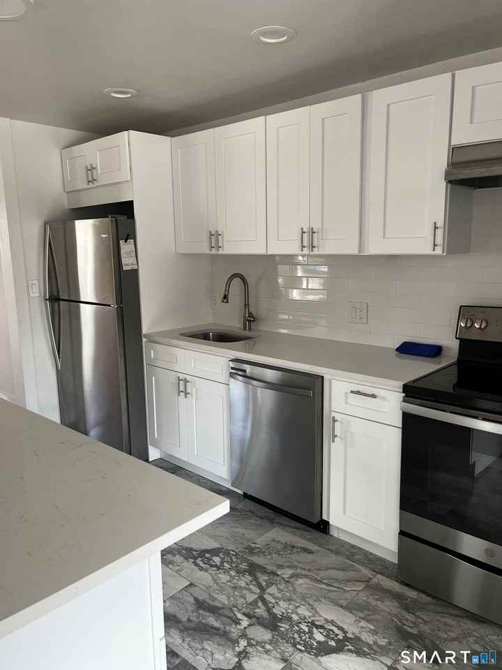 57 Wayne Dr - Photo 3 of 19