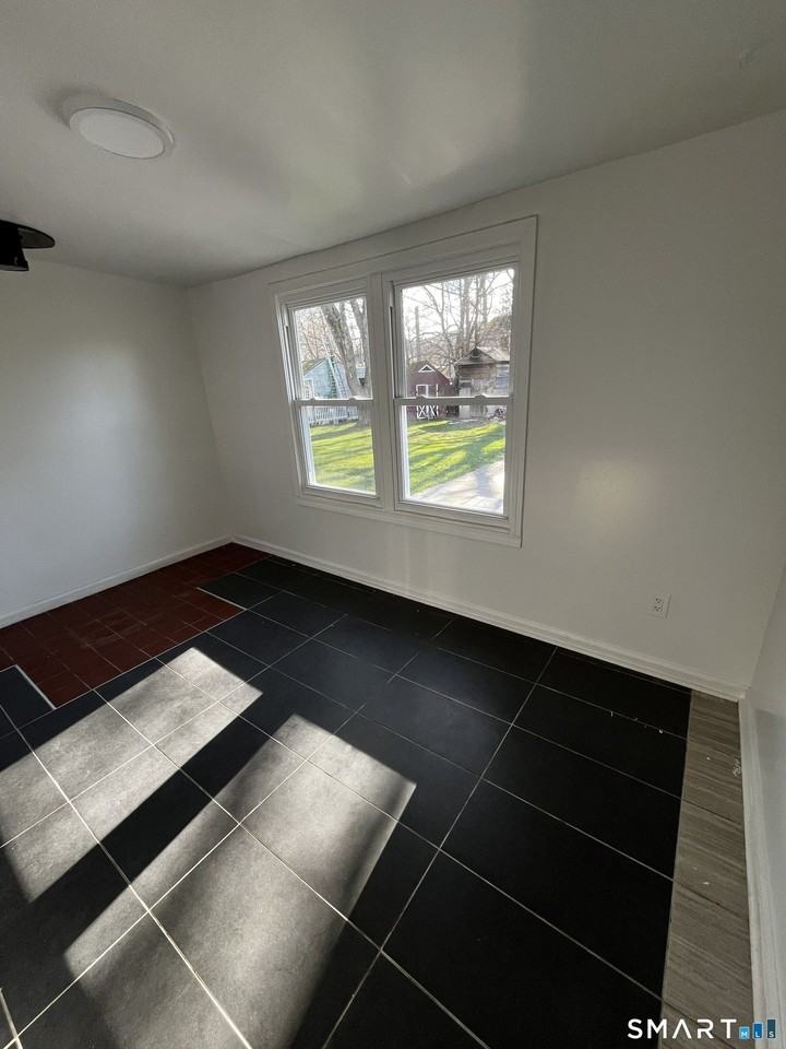 57 Wayne Dr - Photo 6 of 19