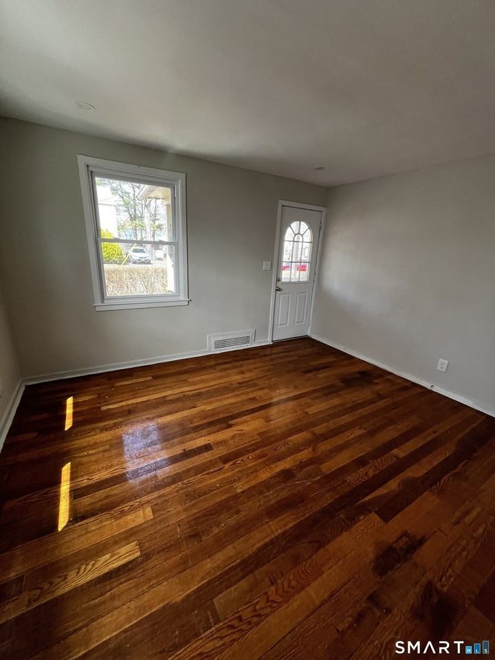 57 Wayne Dr - Photo 7 of 19