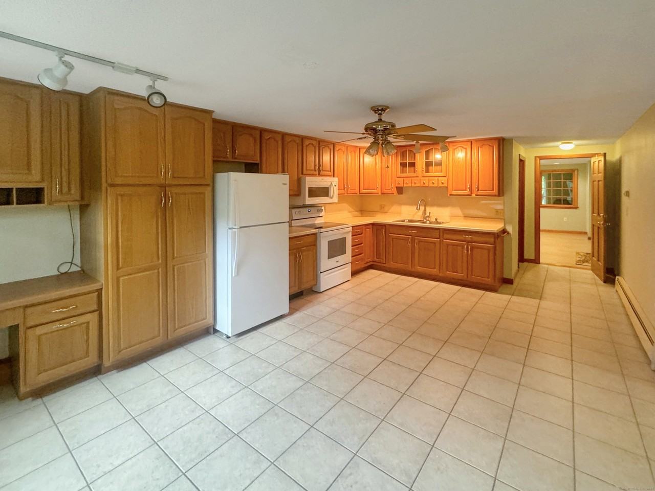 85 Debbie Dr - Photo 2 of 18