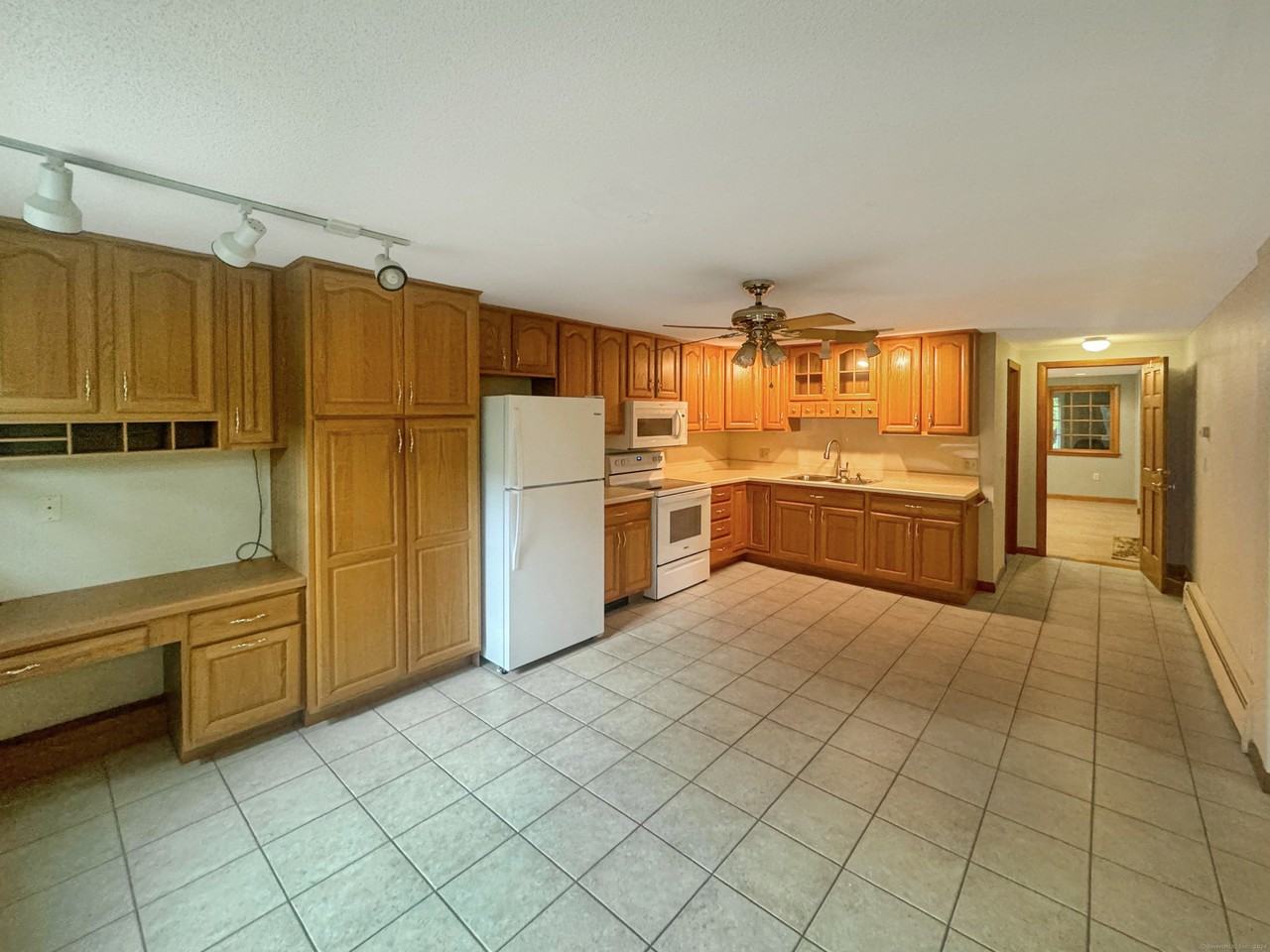 85 Debbie Dr - Photo 3 of 18