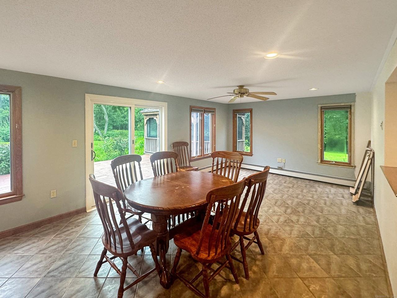 85 Debbie Dr - Photo 4 of 18