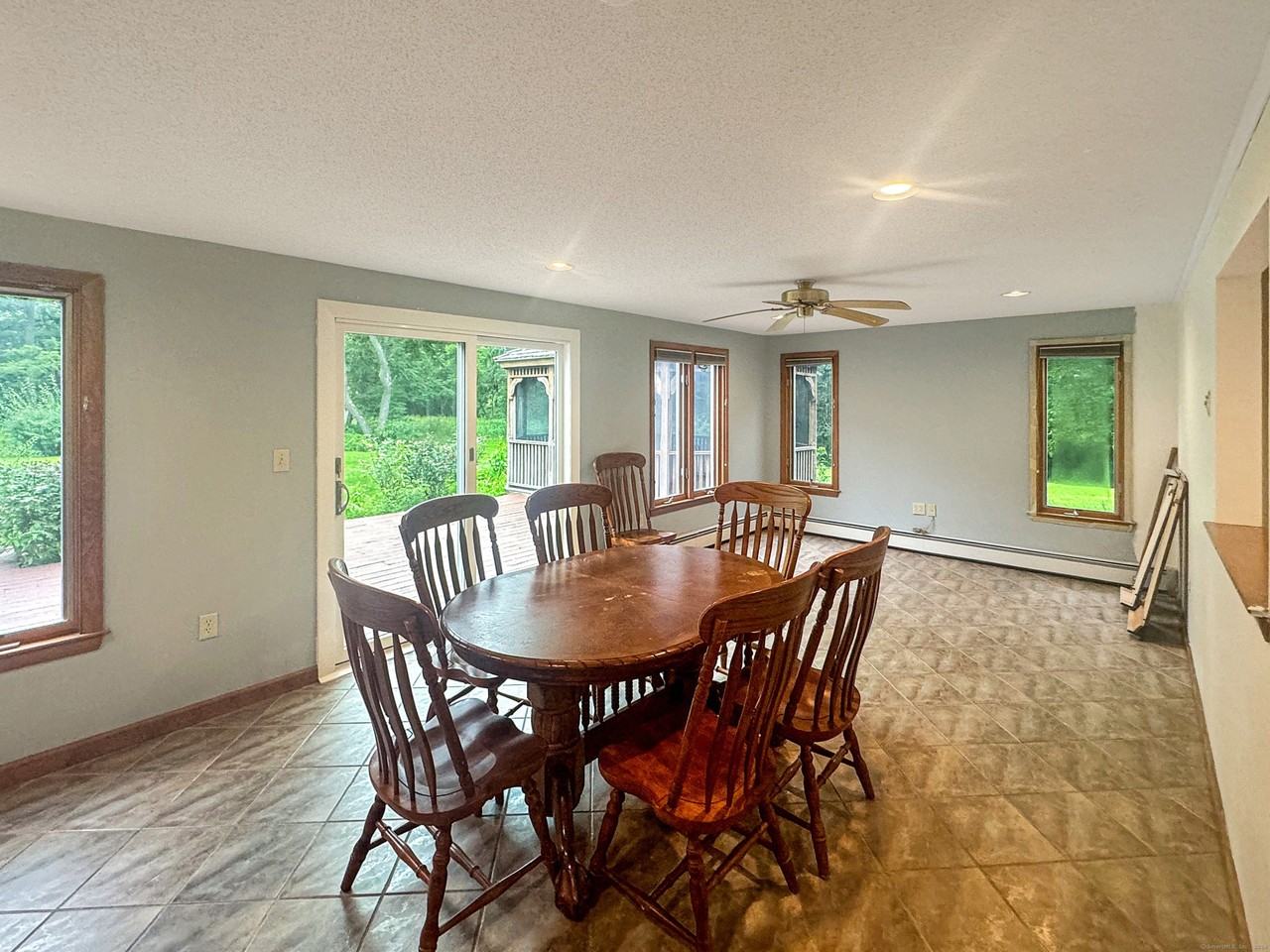 85 Debbie Dr - Photo 5 of 18