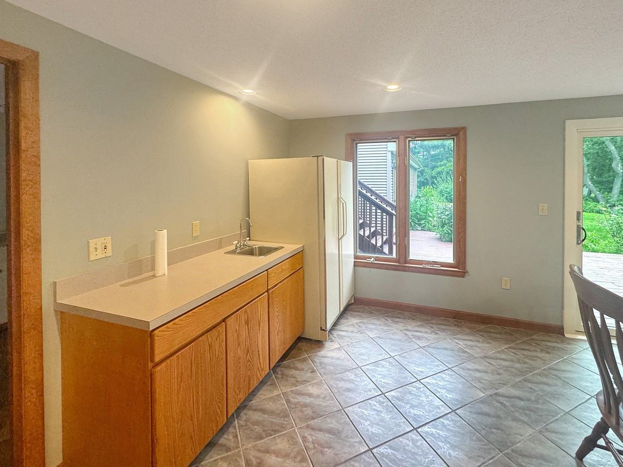 85 Debbie Dr - Photo 6 of 18
