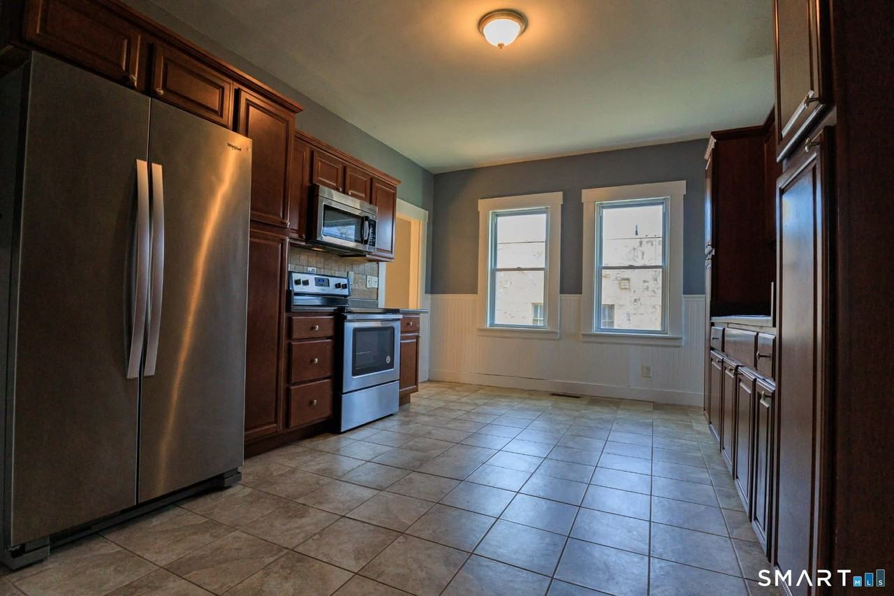 11 Columbia St #1stFL - Photo 2 of 14
