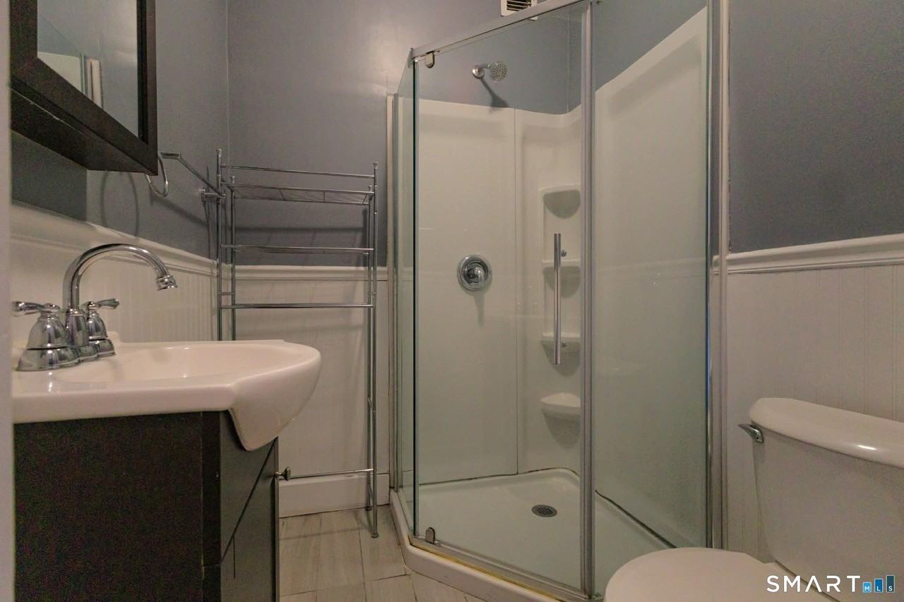 11 Columbia St #1stFL - Photo 6 of 14
