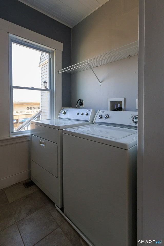 11 Columbia St #1stFL - Photo 7 of 14