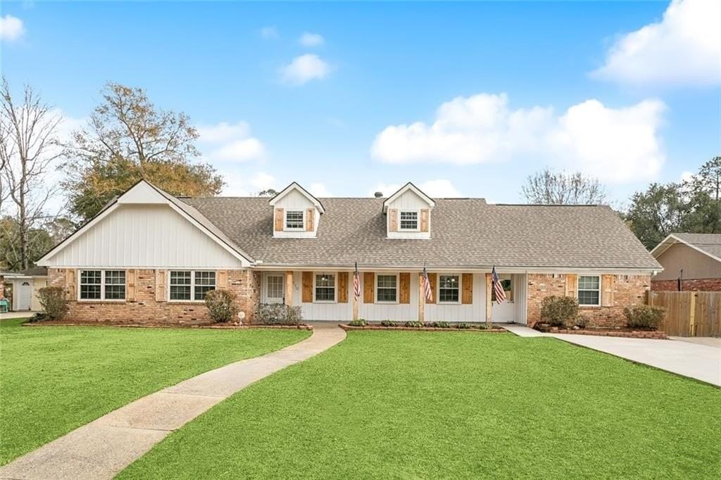 110 N Dabney Dr - Photo 2 of 27