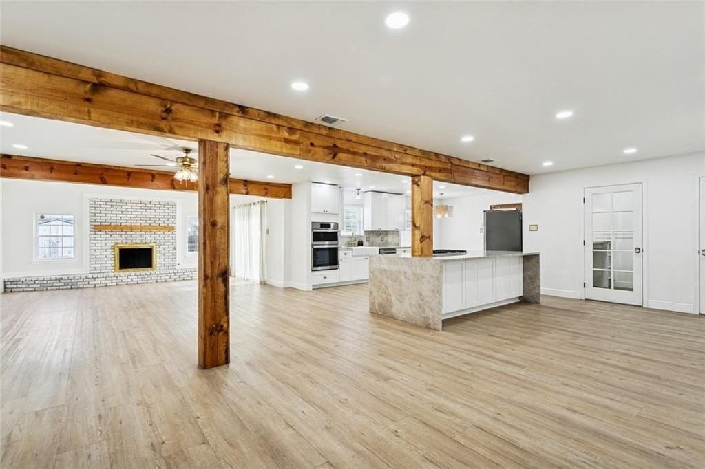 110 N Dabney Dr - Photo 4 of 27