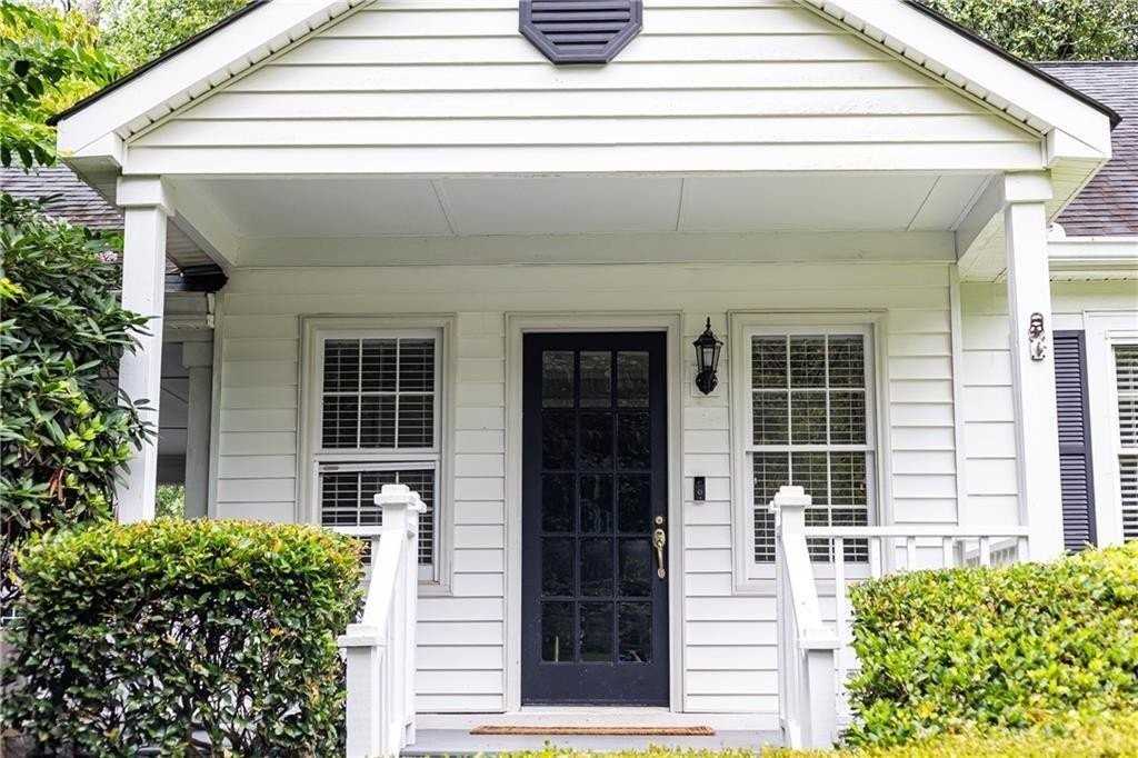 1311 Roxboro Dr Ne - Photo 2 of 31