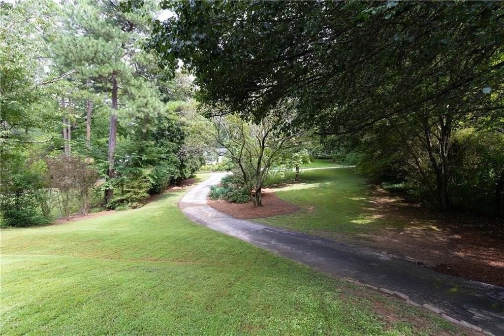 1311 Roxboro Dr Ne - Photo 4 of 31