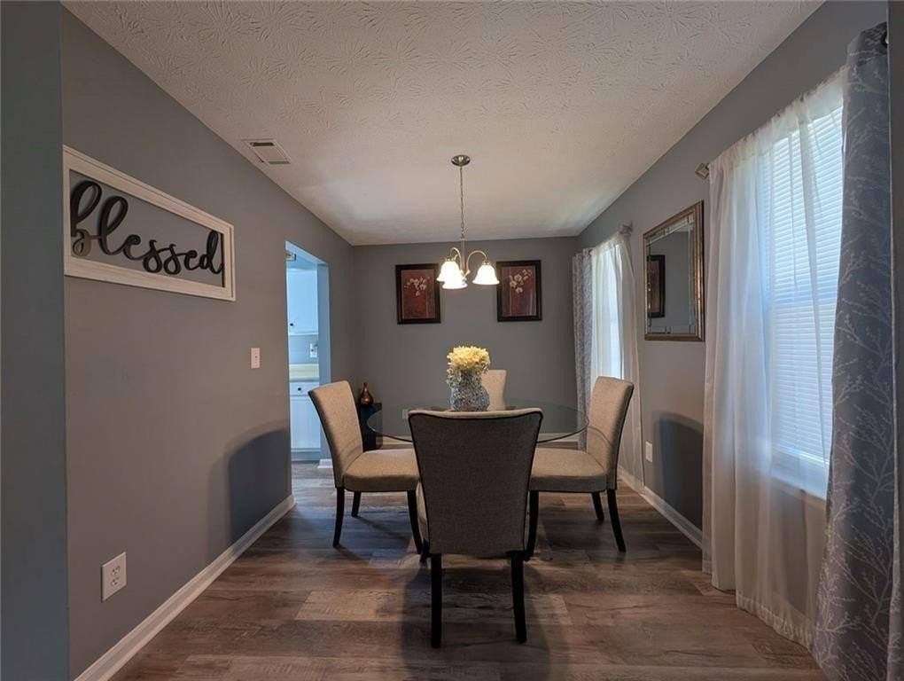 2470 Corner Shoals Dr - Photo 4 of 20