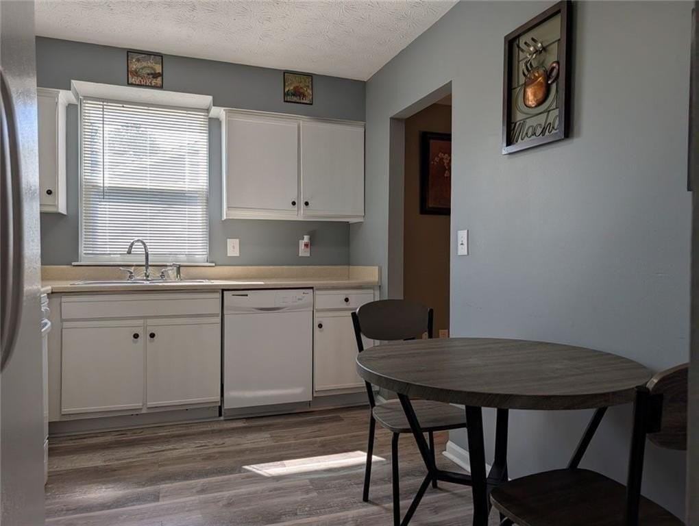 2470 Corner Shoals Dr - Photo 6 of 20