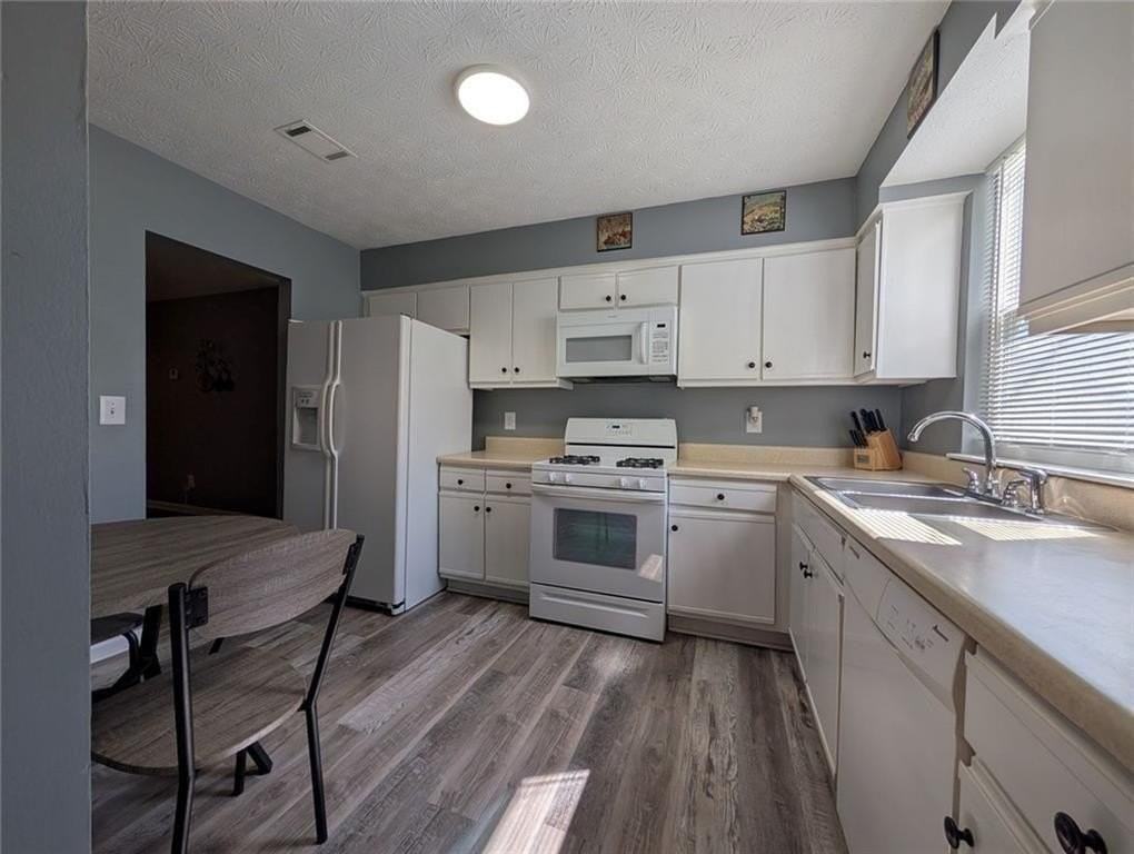 2470 Corner Shoals Dr - Photo 7 of 20