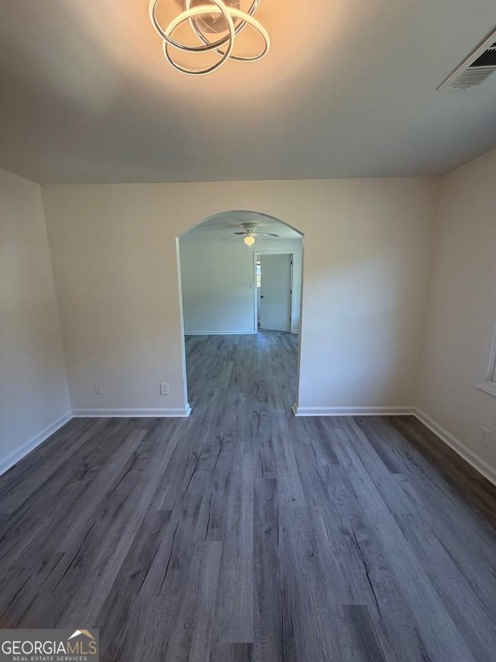 2725 Pleasantwood Dr - Photo 2 of 4