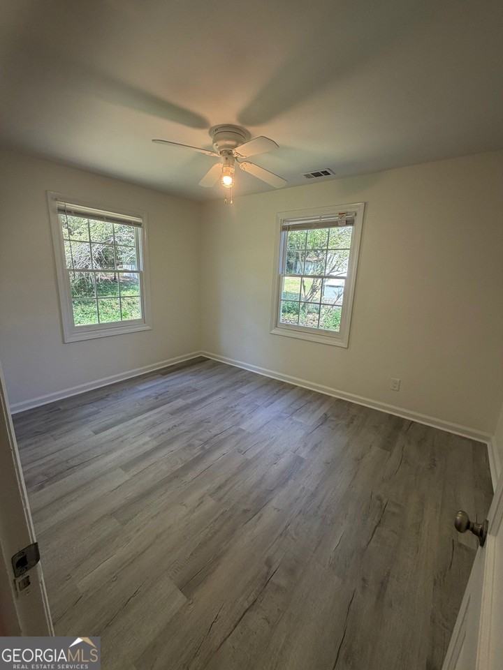 2725 Pleasantwood Dr - Photo 3 of 4