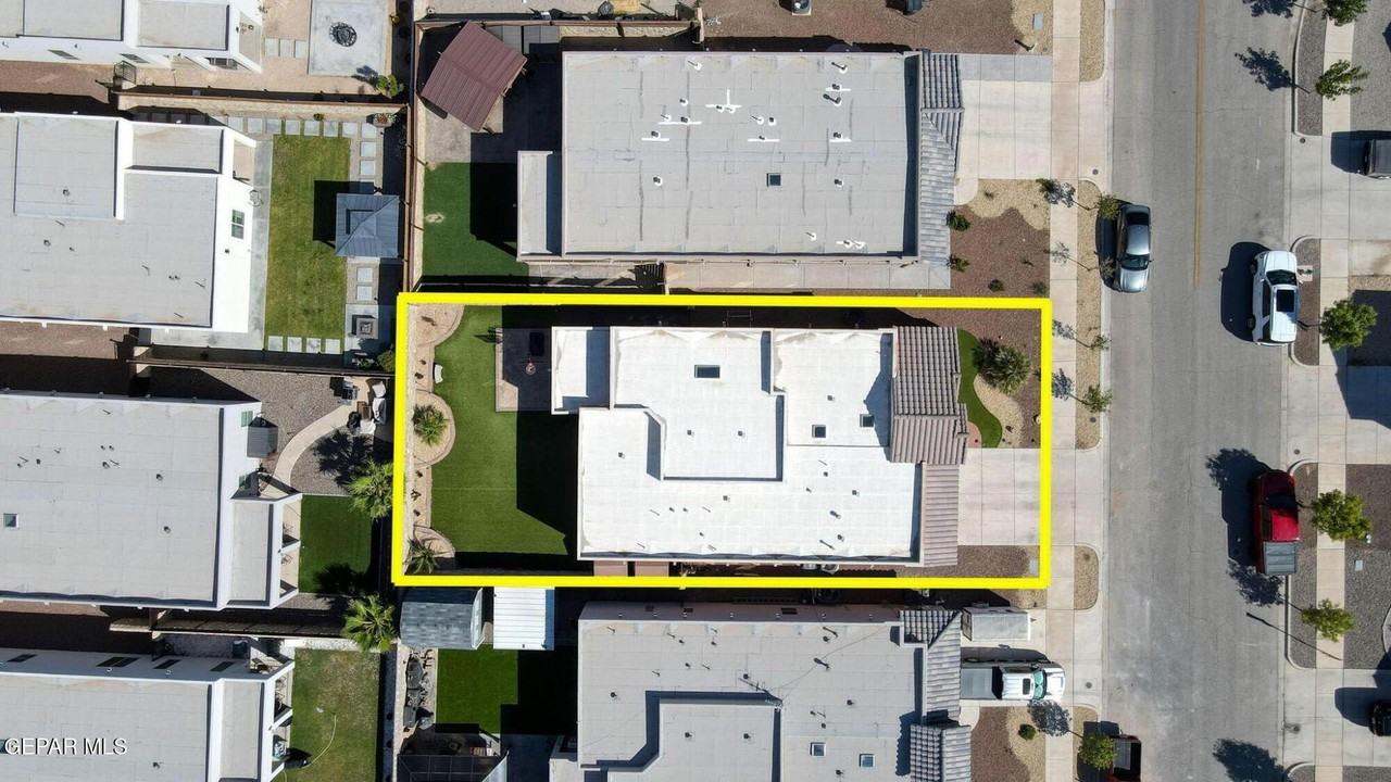 1149 Stoke St - Photo 4 of 30