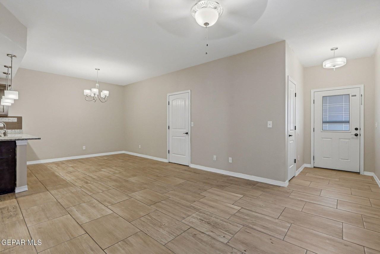 717 Hc Gilbert Minjares Dr Unit A - Photo 7 of 34