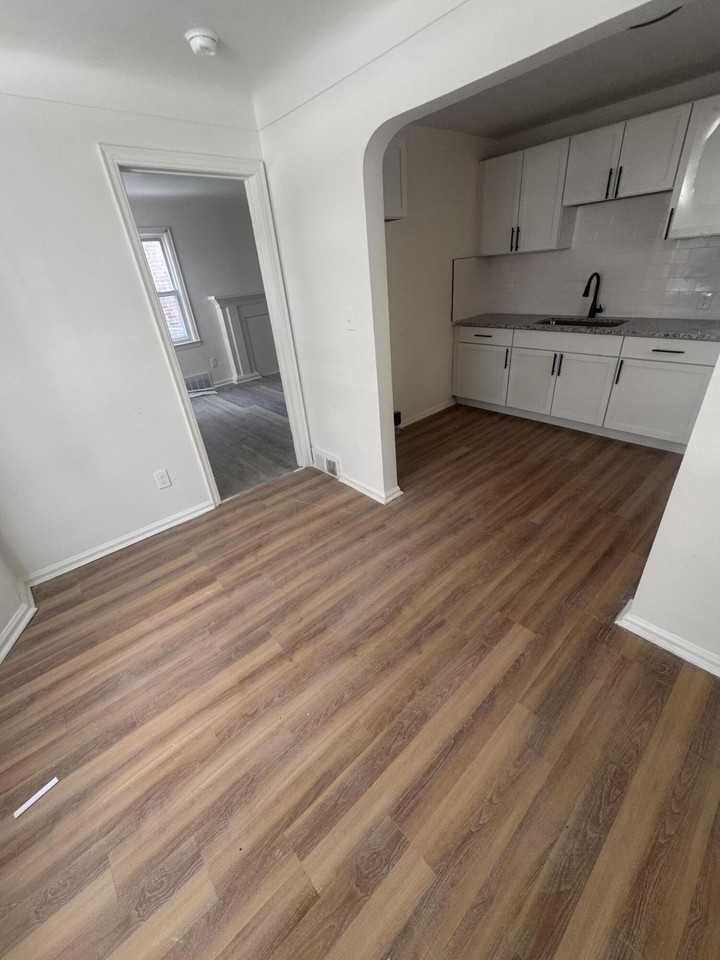 18955 Hamburg St - Photo 2 of 8