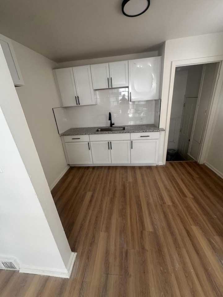 18955 Hamburg St - Photo 3 of 8