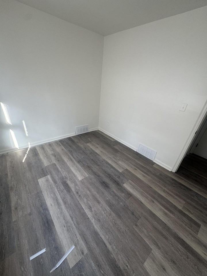 18955 Hamburg St - Photo 4 of 8