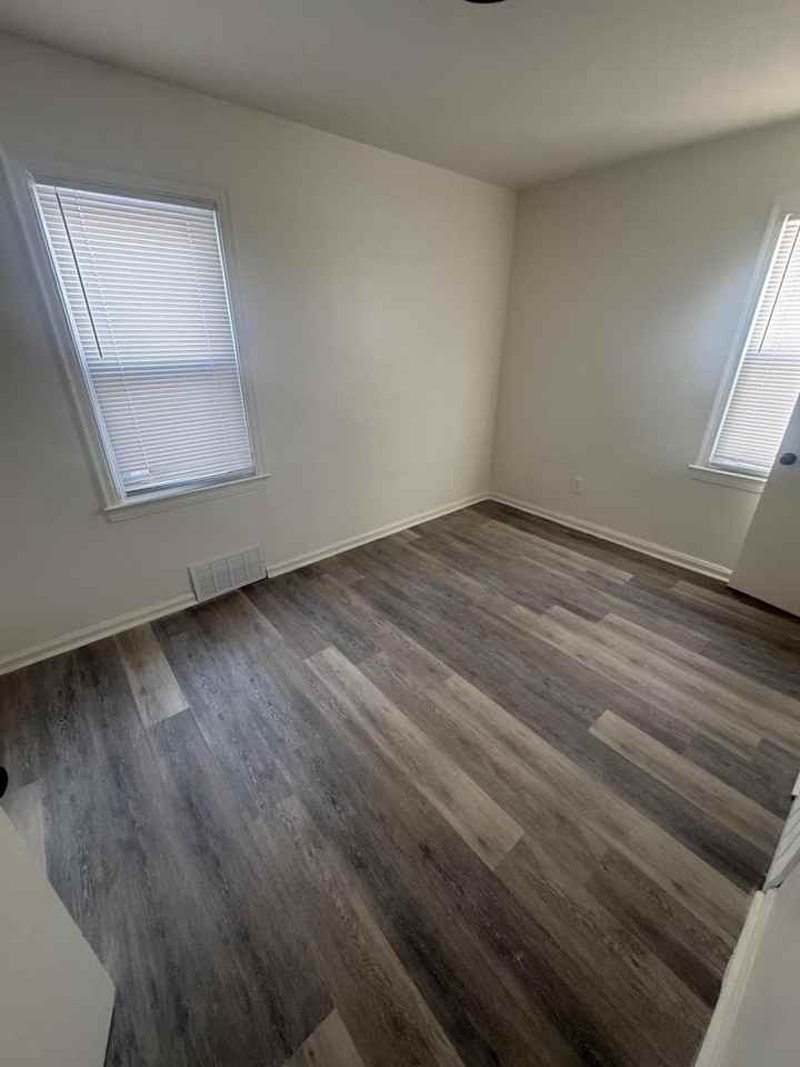 18955 Hamburg St - Photo 5 of 8