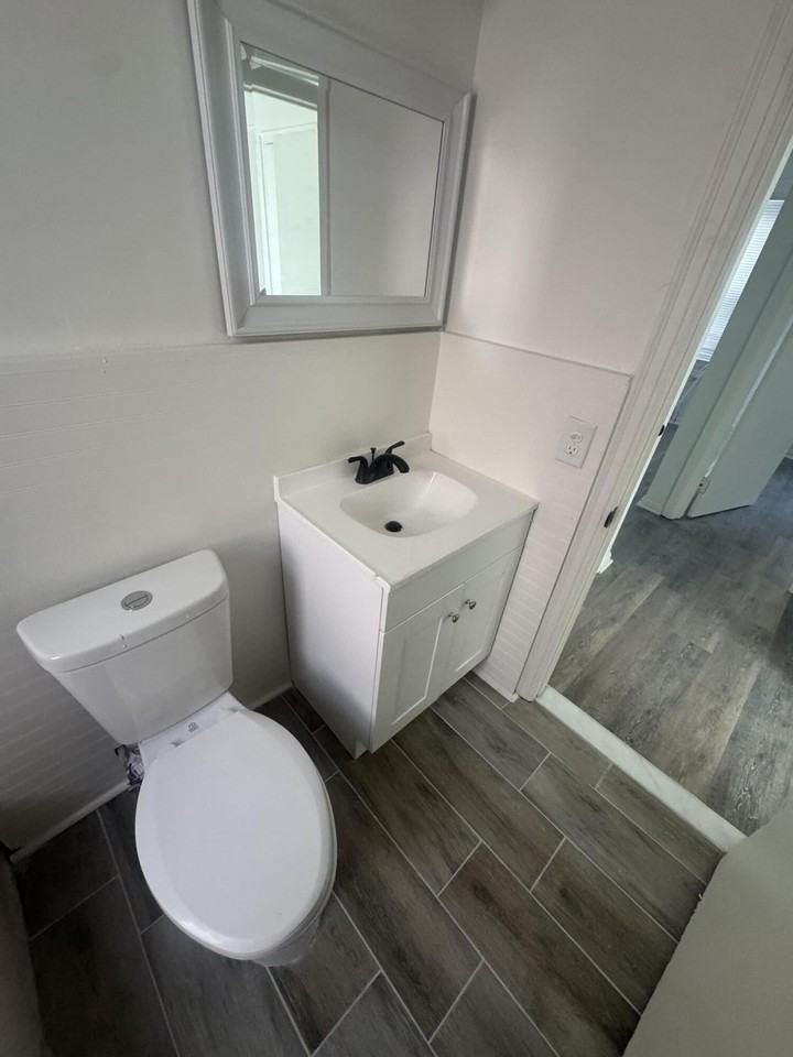 18955 Hamburg St - Photo 6 of 8