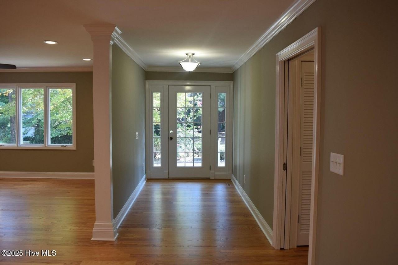 20 Sugar Pine Dr - Photo 3 of 26