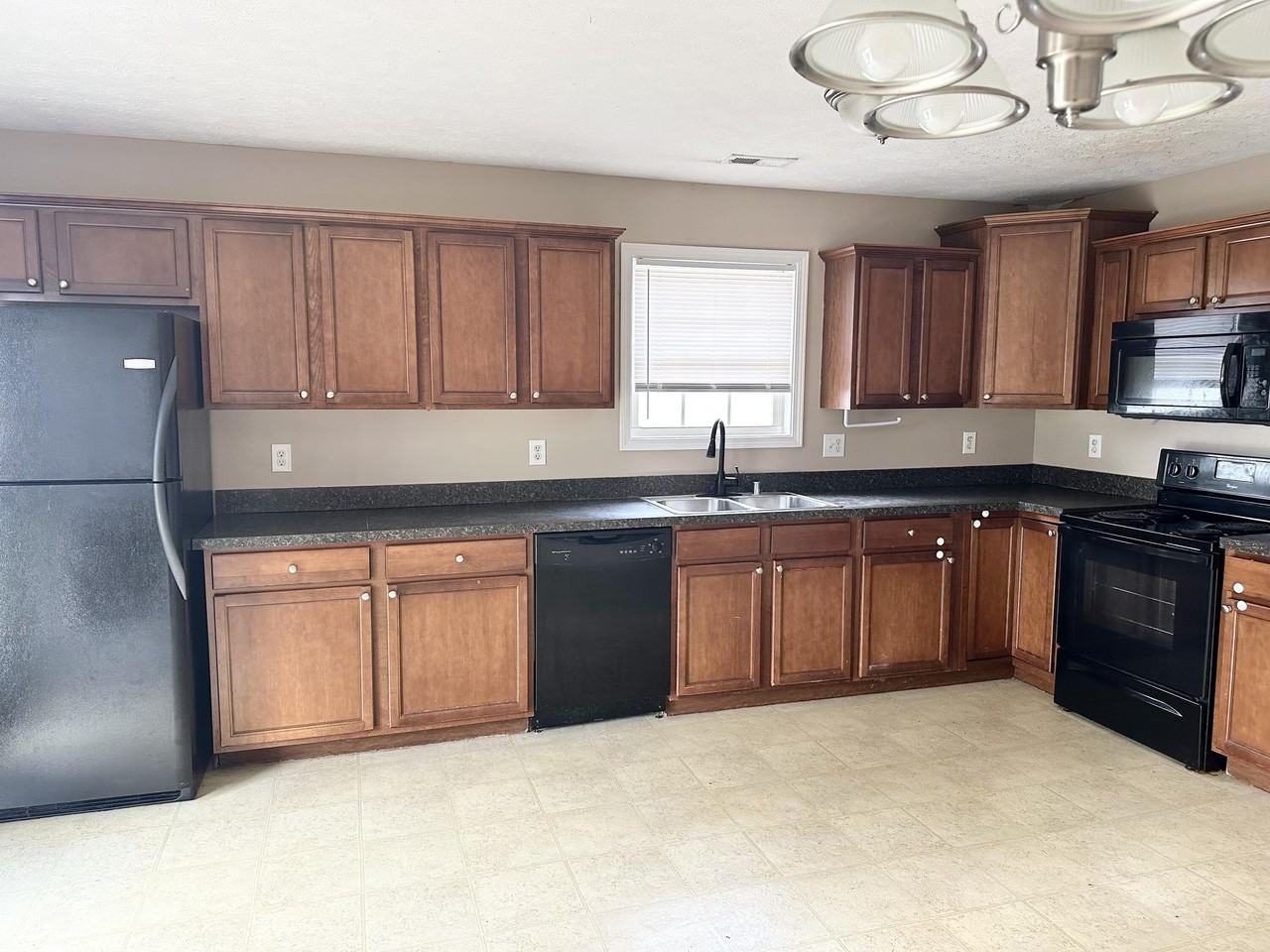 3140 Tiburon Way - Photo 2 of 8