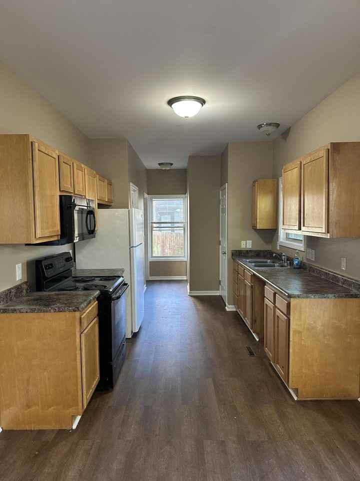 3933 Pine Ridge Way - Photo 3 of 12