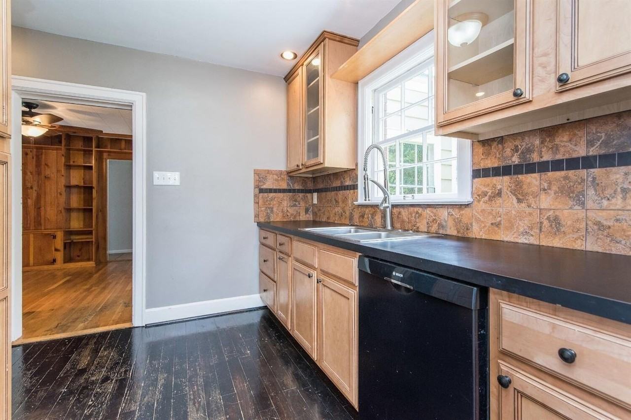 224 Lackawanna Rd - Photo 6 of 22