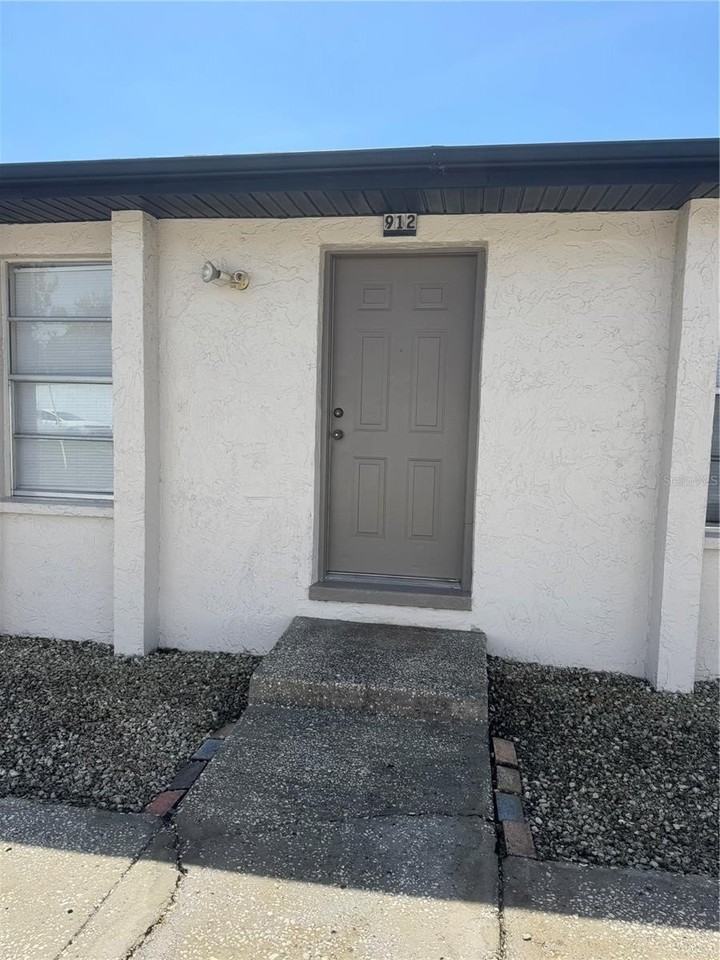 912 Shirley Ann Trl - Photo 2 of 13