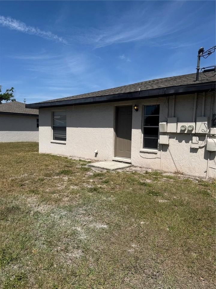 912 Shirley Ann Trl - Photo 3 of 13