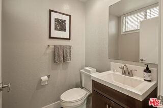 1338 Harvard St #A - Photo 6 of 8