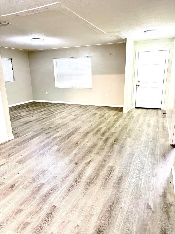 2474 Dianne Dr - Photo 2 of 28