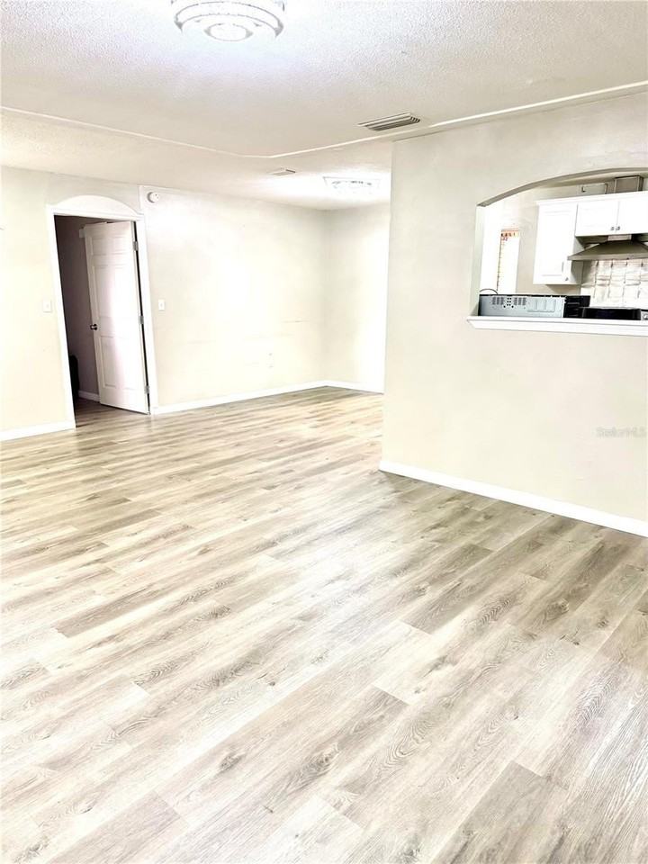 2474 Dianne Dr - Photo 3 of 28