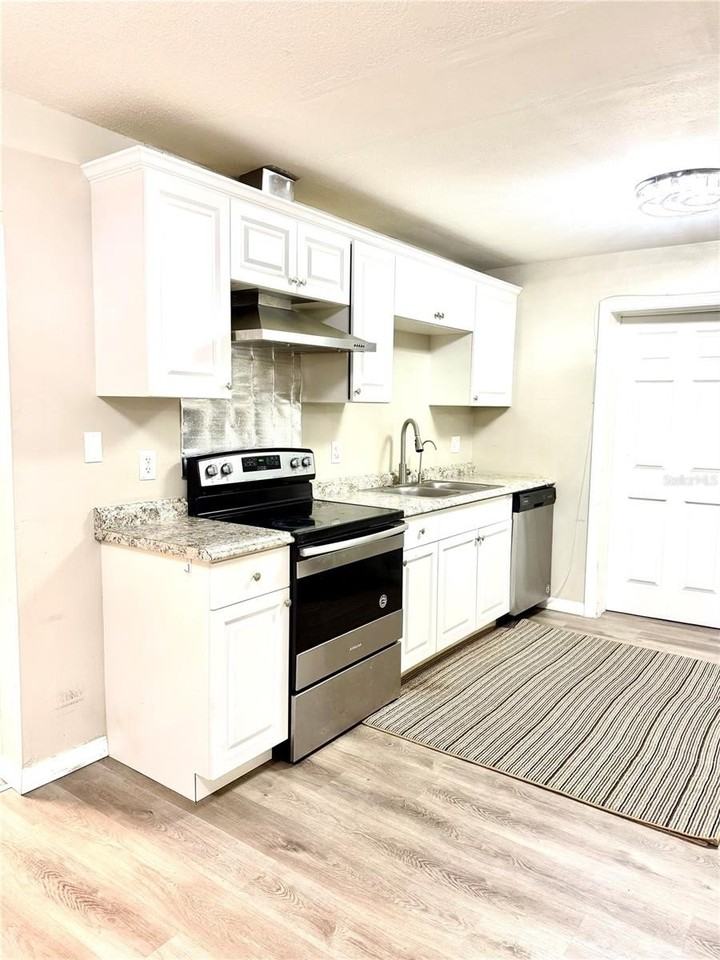 2474 Dianne Dr - Photo 4 of 28