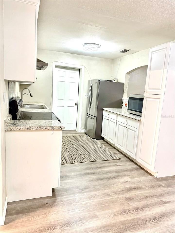 2474 Dianne Dr - Photo 5 of 28