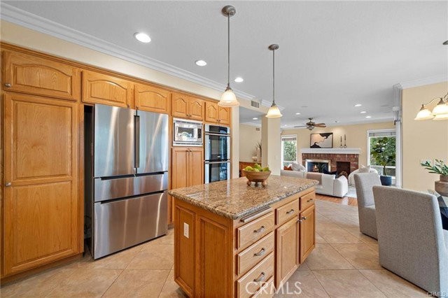 2811 N Roxbury St - Photo 2 of 8