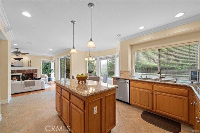 2811 N Roxbury St - Photo 3 of 8