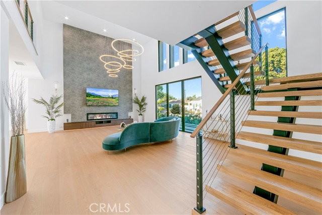 853 Oak St - Photo 3 of 8