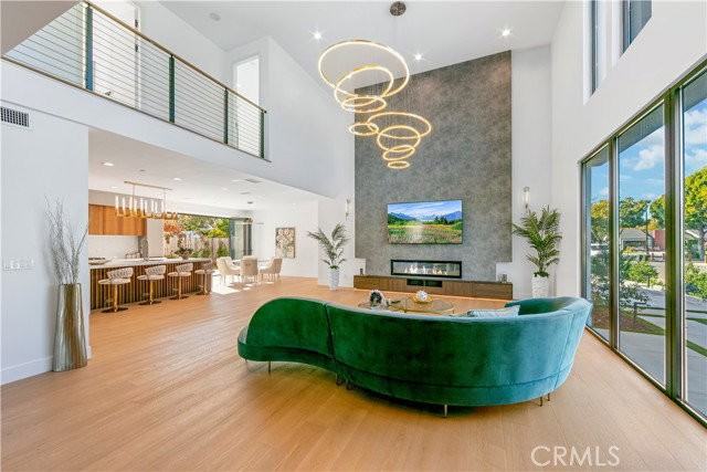 853 Oak St - Photo 4 of 8