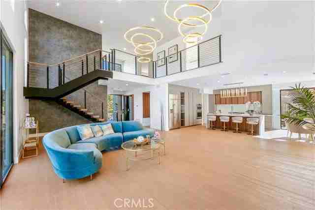 853 Oak St - Photo 5 of 8