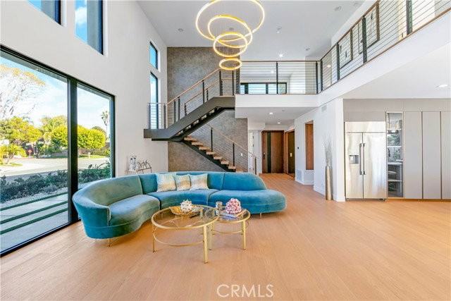 853 Oak St - Photo 6 of 8