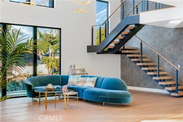 853 Oak St - Photo 7 of 8