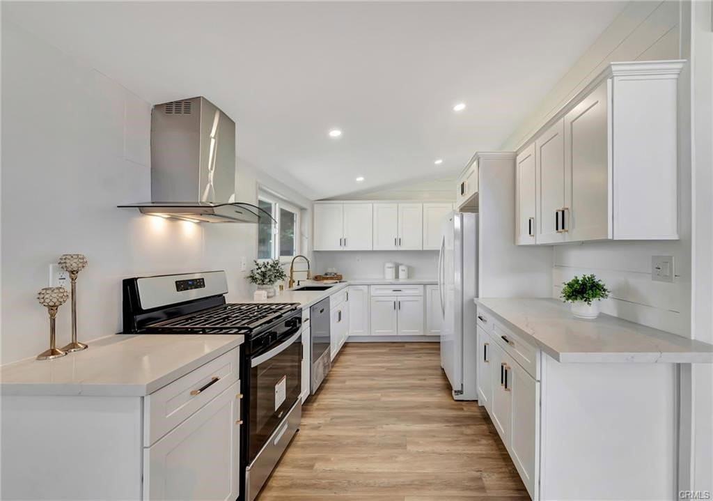 20641 Archwood St - Photo 3 of 8