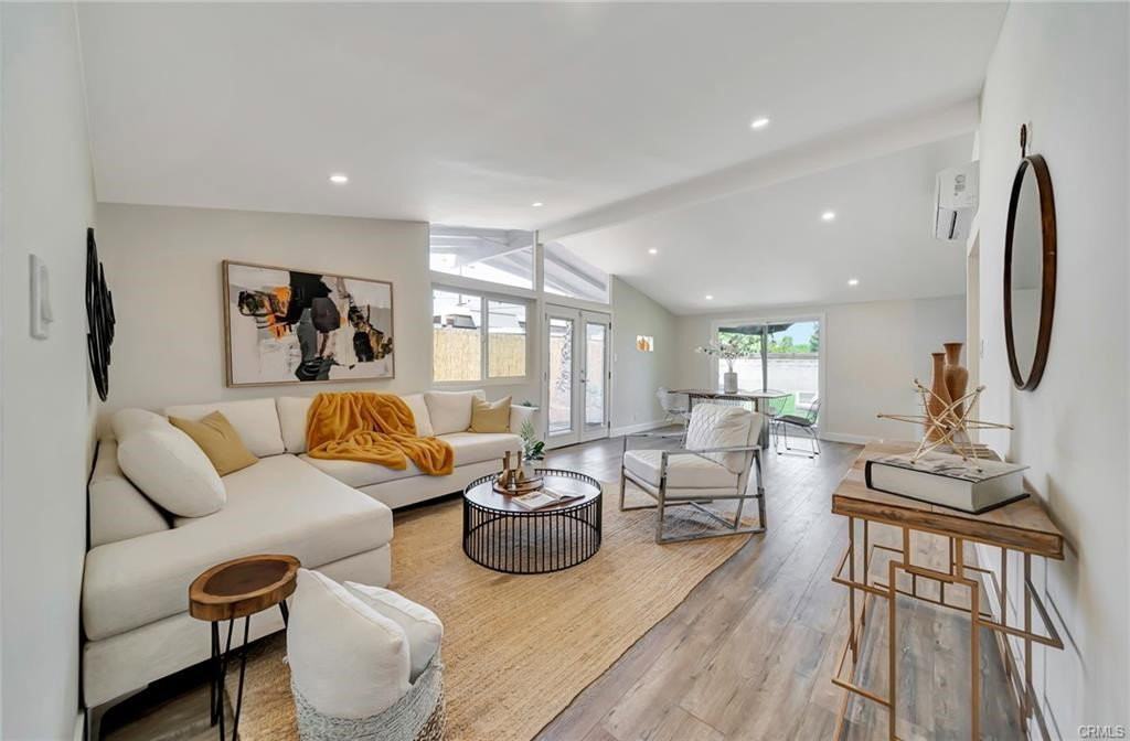 20641 Archwood St - Photo 5 of 8