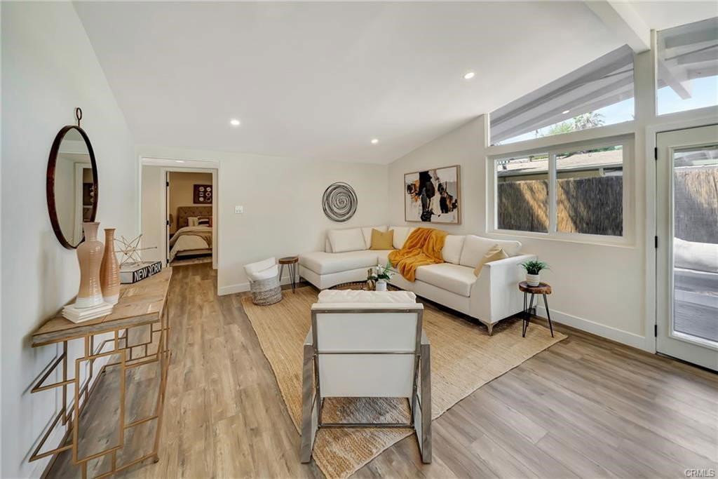 20641 Archwood St - Photo 6 of 8