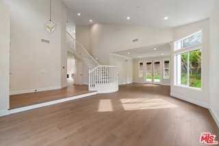 18500 Saint Moritz Dr - Photo 3 of 8