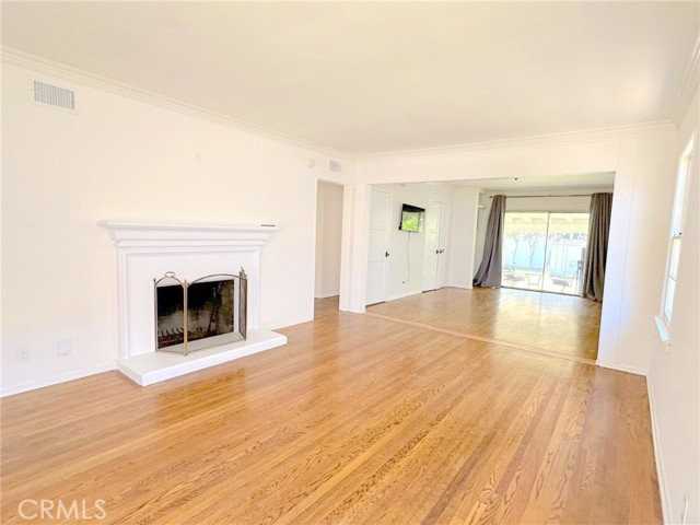 14722 Addison St - Photo 3 of 8